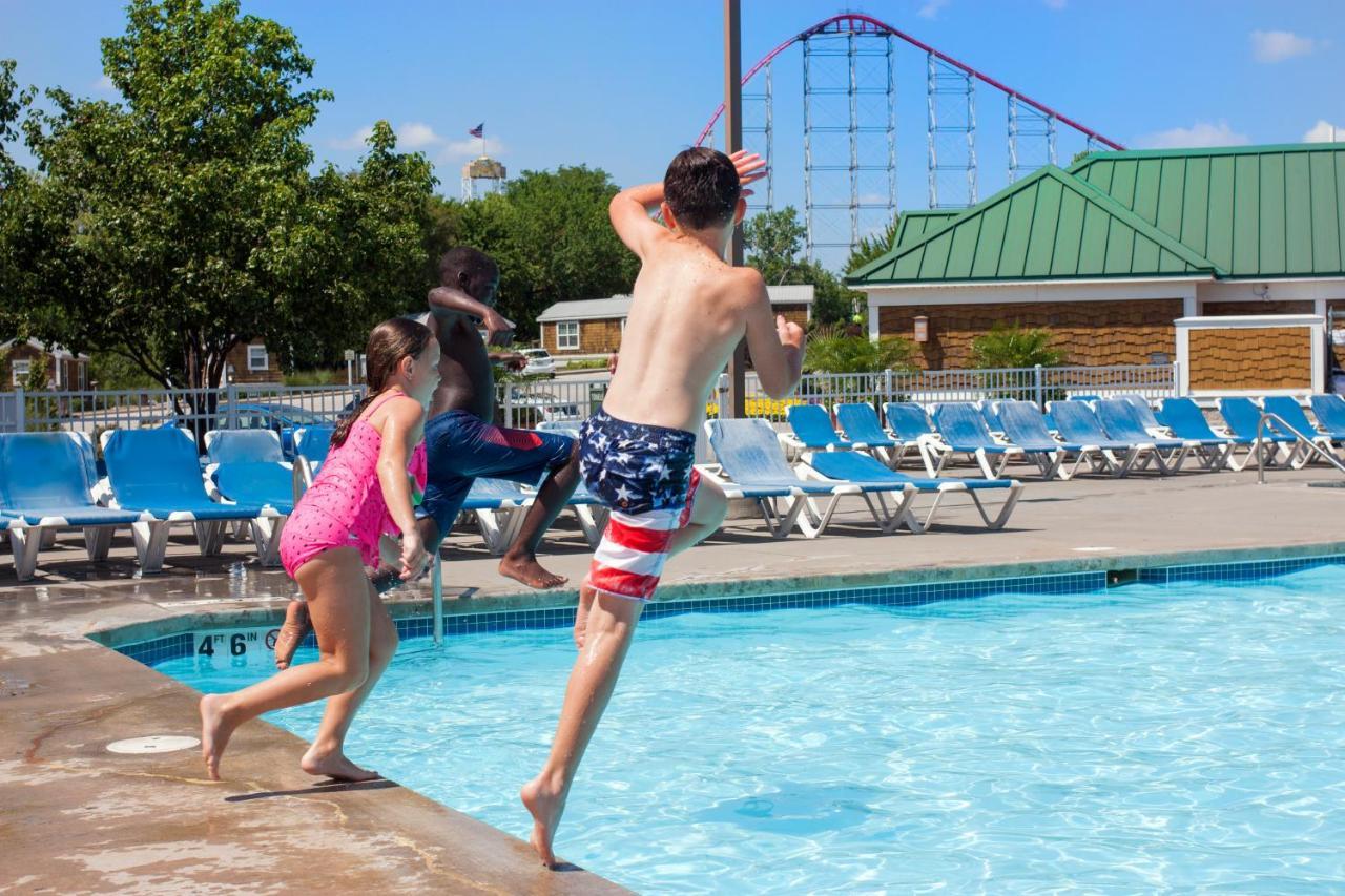 Worlds Of Fun Village Kansas City Bagian luar foto